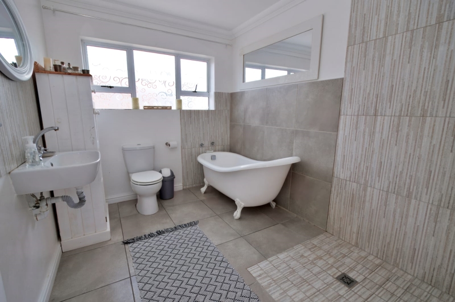 7 Bedroom Property for Sale in Stilbaai Wes Western Cape